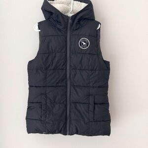 Abercrombie and Fitch kids Sherpa lined hooded puffer vest Sz M unisex warm out